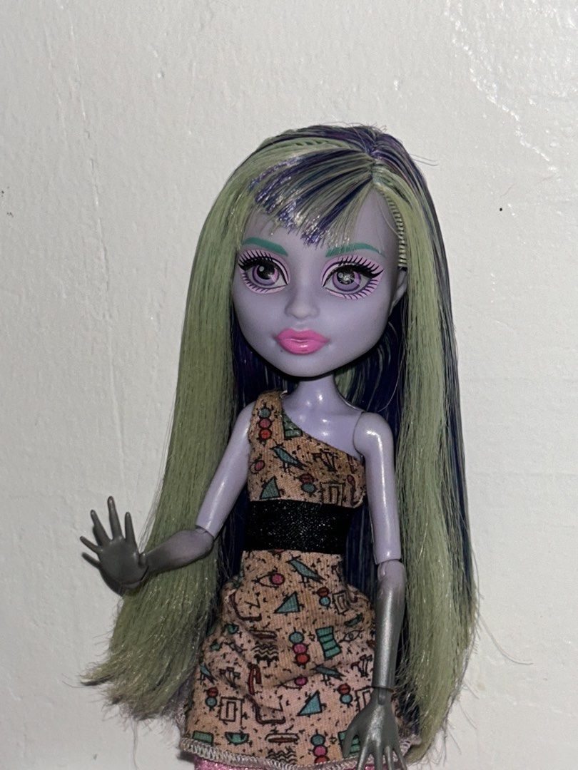 G1 twyla doll (Category: Plushies & Soft Toys) located in Pateros City. Submitted by leizu12 (Listing ID 1470306695, Image 1). Description: .