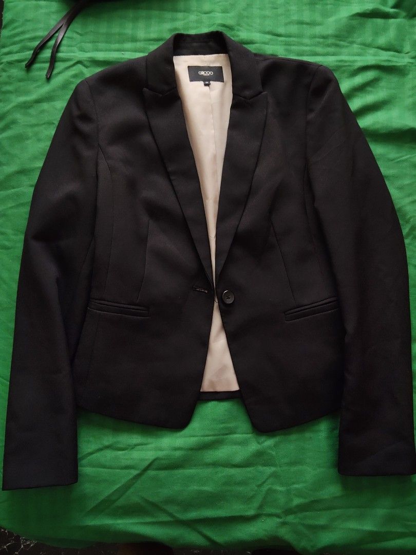 G2000 Woman Black Blazer Size 32 (Category: Coats, Jackets and Outerwear) located in Batangas. Submitted by ms.d_preloveditems (Listing ID 1470213087, Image 2). Description: - Brand: G2000 Woman - Color: Black with light beige lining - Size: 32 (Tag on collar) - Material: 100% Polyester - Closure: Single front button - Pockets: Two front pockets with flaps - Style: Professional, corporate, formal - Condition: Excellent pre-loved condition -ready 