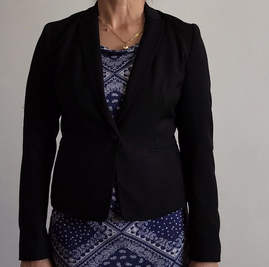 G2000 Woman Black Blazer Size 32 (Category: Coats, Jackets and Outerwear) located in Batangas. Submitted by ms.d_preloveditems (Listing ID 1470213087, Image 1). Description: - Brand: G2000 Woman - Color: Black with light beige lining - Size: 32 (Tag on collar) - Material: 100% Polyester - Closure: Single front button - Pockets: Two front pockets with flaps - Style: Professional, corporate, formal - Condition: Excellent pre-loved condition -ready 
