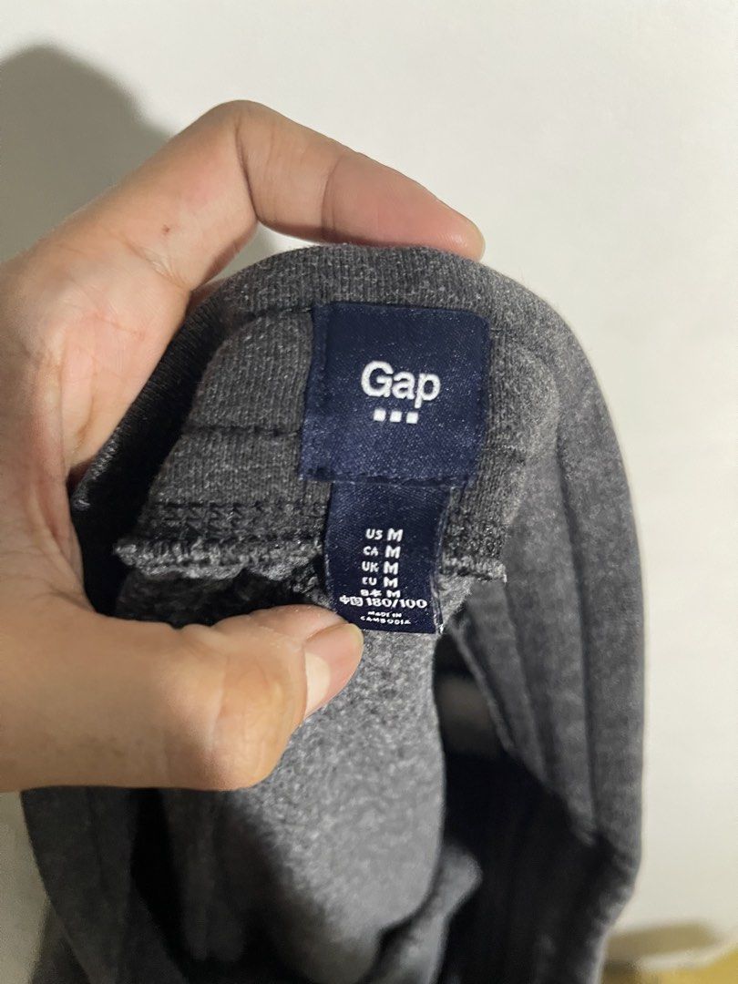 Gap Dark Grey Jogger Sweatpants (Category: Joggers) located in Manila. Submitted by ratedseeker (Listing ID 1470290018, Image 3). Description: GAP Jogger Sweatpants (Dark Grey) Size M (best fit is a 34 waist but it has a drawstring naman) Good for the gym/loungewear Good condition Can do meetups around DLSU Taft/shipping (buyer shoulders sf).