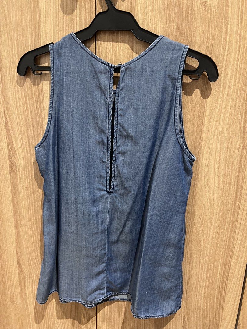 GAP Denim Sleeveless Top (Category: Sleeveless) located in Manila. Submitted by sph_preloved (Listing ID 1470212373, Image 2). Description: Price not negotiable unless buying at least 5 items. No ww photos. Location: QC Mode of delivery: grab/lalamove SF to be shouldered by the buyer .