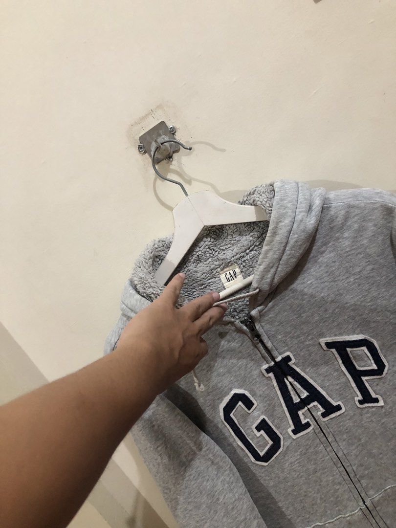 Gap Gray Hoodie (Category: Coats, Jackets and Outerwear) located in Oas. Submitted by alithrifthunter (Listing ID 1470243866, Image 3). Description: .