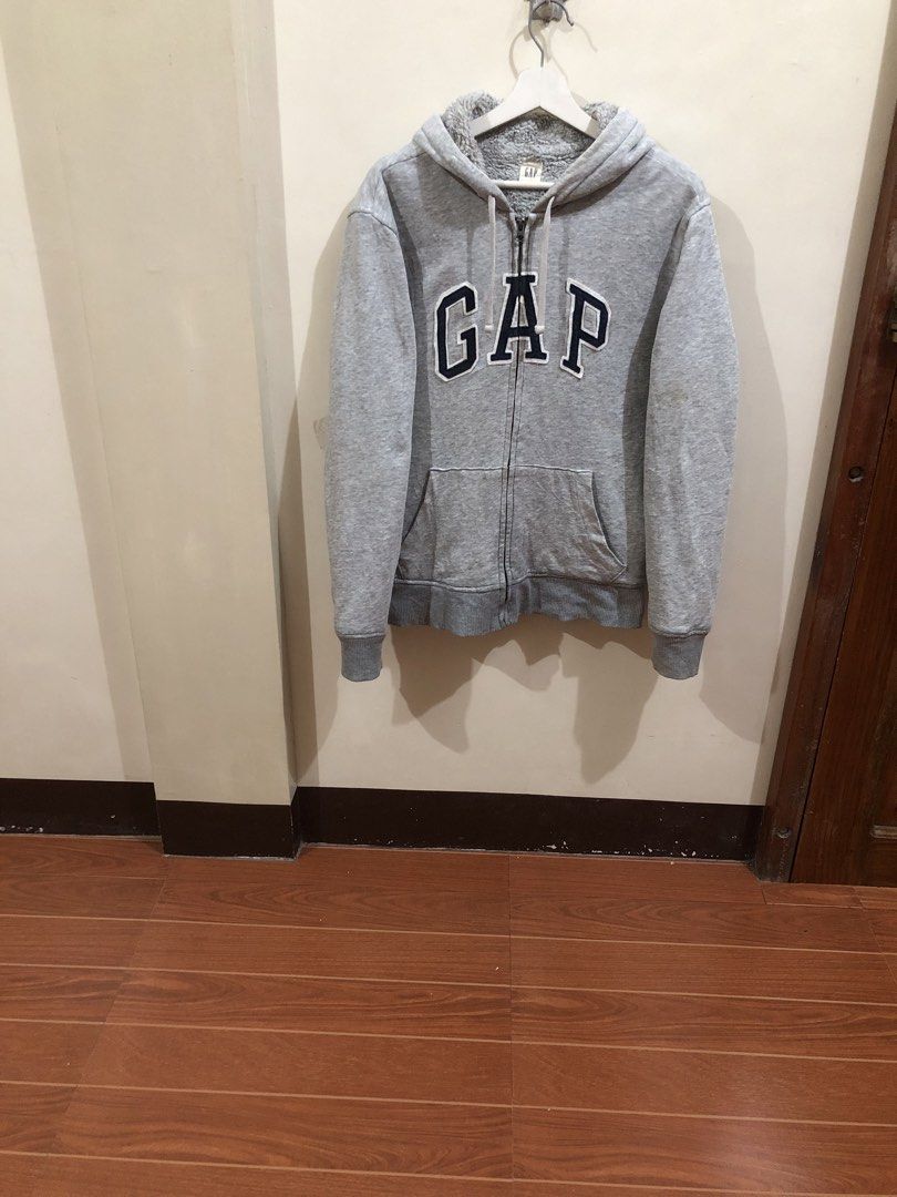 Gap Gray Hoodie (Category: Coats, Jackets and Outerwear) located in Oas. Submitted by alithrifthunter (Listing ID 1470243866, Image 2). Description: .