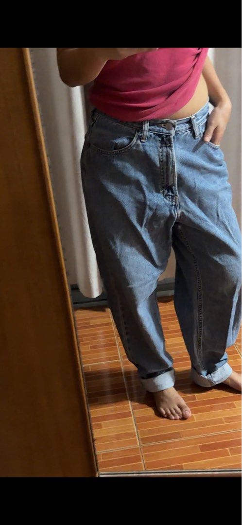 GAP Pants (Category: Jeans) located in Cavite. Submitted by mevynn (Listing ID 1470162684, Image 1). Description: impulse buy from warehouse sale declutterring what you see is what you get size: 25-26 💳 gotyme, gcash or BPi 🚚 lalamove or jnt .