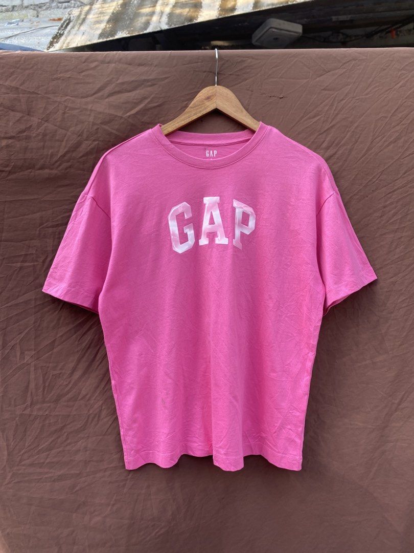 Gap Shirt (Category: Tshirts & Polo Shirts ) located in Antipolo. Submitted by treasurethings02 (Listing ID 1470147961, Image 1). Description: Gap Pink Shirt Excellent Condition 9.5/10 CR Dimensions 23W/26L boxy Need wash only Phot details🫶🏻.