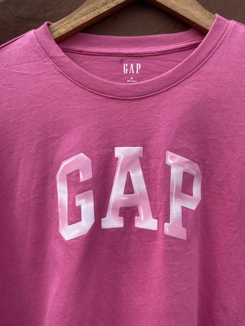 Gap Shirt (Category: Tshirts & Polo Shirts ) located in Antipolo. Submitted by treasurethings02 (Listing ID 1470147961, Image 2). Description: Gap Pink Shirt Excellent Condition 9.5/10 CR Dimensions 23W/26L boxy Need wash only Phot details🫶🏻.