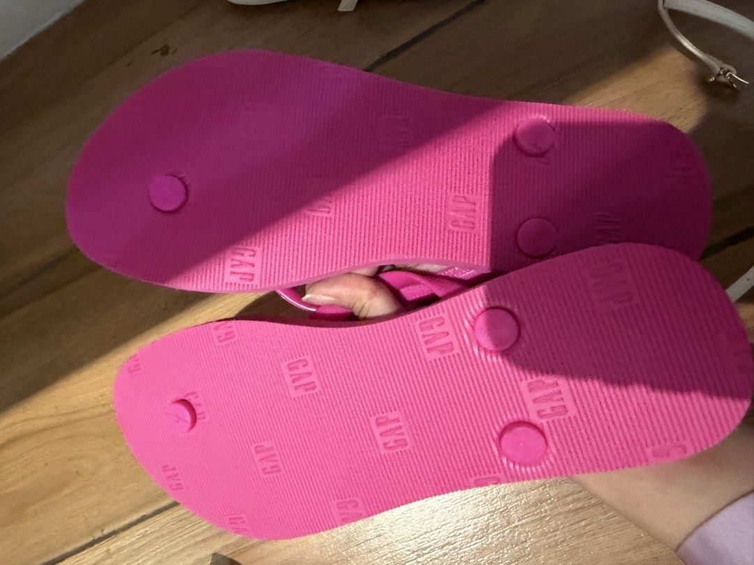 Gap slippers (Category: Sandals) located in Quezon City. Submitted by destashingmycloset (Listing ID 1470266530, Image 2). Description: .