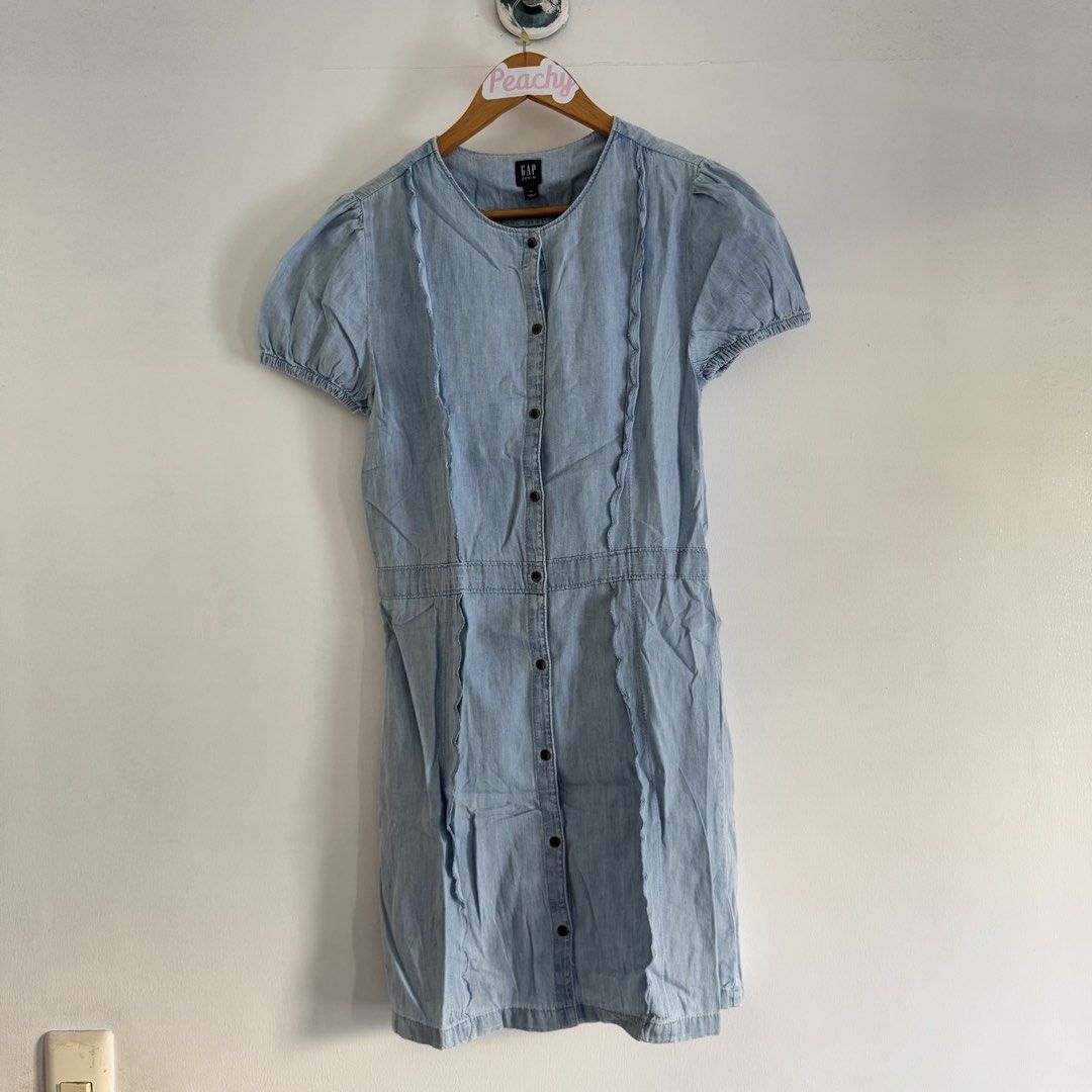 Gap soft denim dress (Category: Dresses) located in Manila. Submitted by apparella.ph (Listing ID 1470152604, Image 1). Description: U.s bought Size on tag is bug but fits small Bust:36 Waist.30 Length:35 ☑️Everything is my Own preloved / BNWT/BNWOT ☑️ not thrifted/Ukay ☑️ malukot sa picture kasi na stock sa cabinet (tinatamad mag plantsa ✌️ ) ☑️Personal items ( usually bought in US/UK/JPN ) every year po ako nag aabroad so expect i don’t sell fa