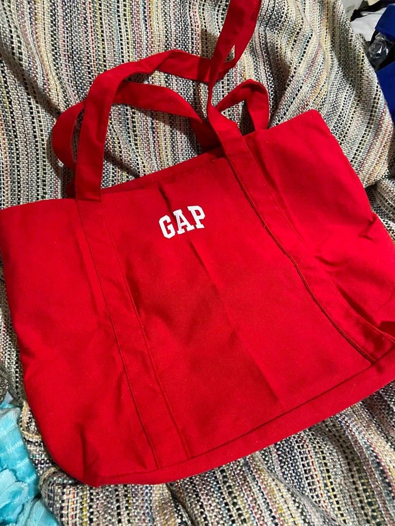 Gap tote bag (Category: Shoulder Bags) located in Manila. Submitted by precy.gracr (Listing ID 1470349166, Image 1). Description: .