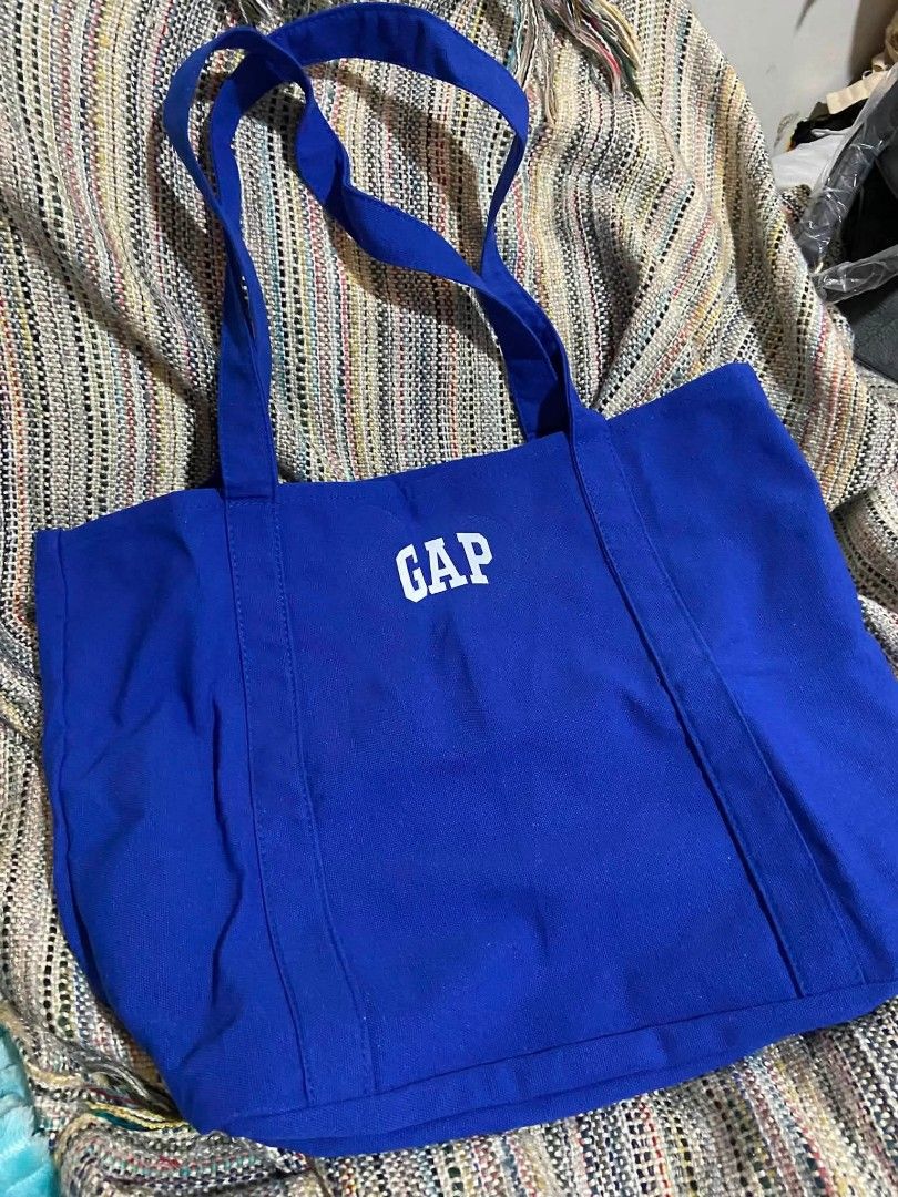 Gap tote bag (Category: Shoulder Bags) located in Manila. Submitted by precy.gracr (Listing ID 1470349166, Image 2). Description: .