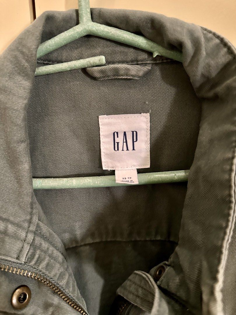 GAP Utility Jacket (Category: Coats, Jackets and Outerwear) located in Quezon City. Submitted by kerlitops (Listing ID 1470216918, Image 2). Description: Declutterring! Can fit up to L women M men Very good condition 19x29.