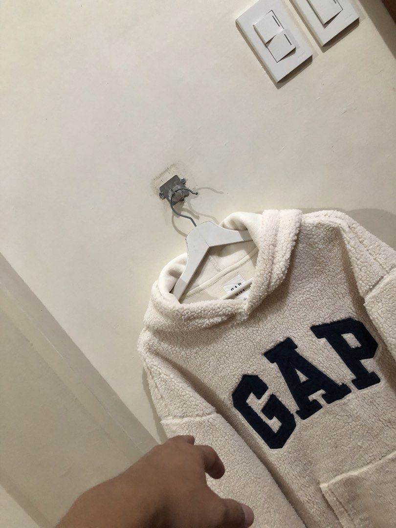 Gap White Jacket (Category: Coats, Jackets and Outerwear) located in Oas. Submitted by alithrifthunter (Listing ID 1470243036, Image 3). Description: .