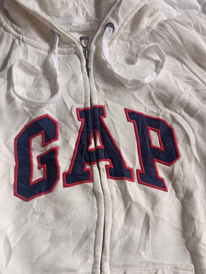 Gap Zip-Up Hoodie White XS (Category: Coats, Jackets and Outerwear) located in Cebu City. Submitted by vionchan (Listing ID 1470211781, Image 2). Description: xs to m.