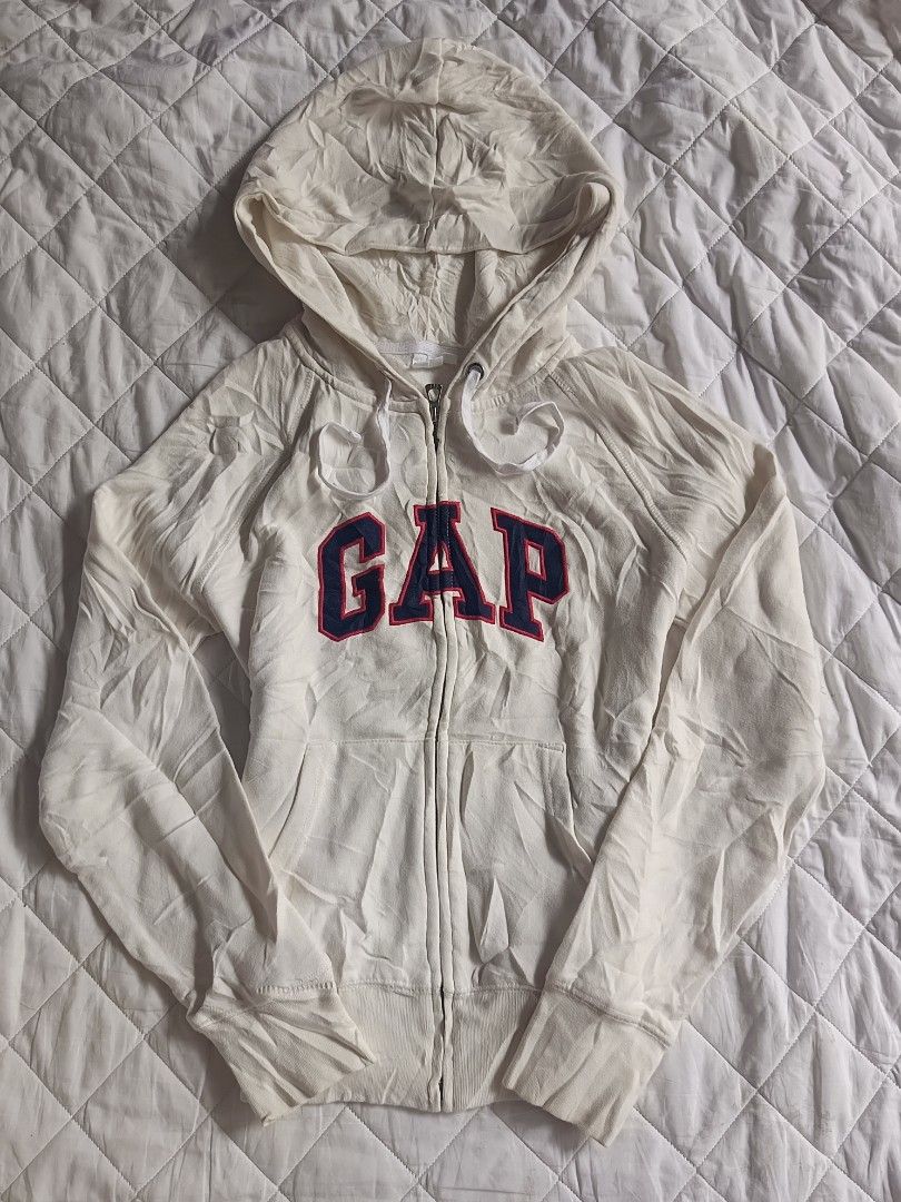 Gap Zip-Up Hoodie White XS (Category: Coats, Jackets and Outerwear) located in Cebu City. Submitted by vionchan (Listing ID 1470211781, Image 1). Description: xs to m.