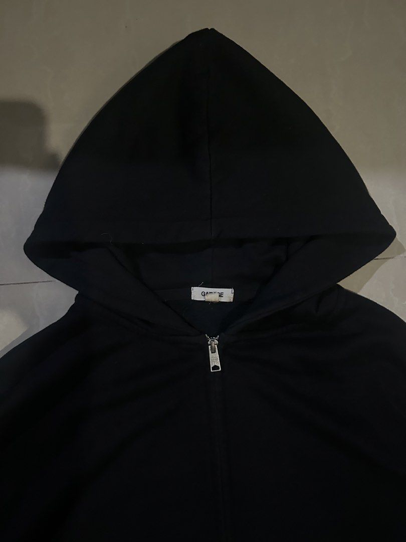 Garage Black Zip-Up Hoodie (Category: Coats, Jackets and Outerwear) located in San Fernando. Submitted by thrift_lang_ni_kim (Listing ID 1470263013, Image 2). Description: ⬇️ DETAILS ⬇️ Garage Black Zip-Up Hoodie DIMENSIONS (INCHES) Width:22 Length:26 Best fit: L to XL (short fit) Color rate:9/10 Condition/Issue:Good condi / minimal white dot stain Mine: ₱350 Minimum increment: ₱50 Already washed and ready to wear. 📌 Please check all photos care
