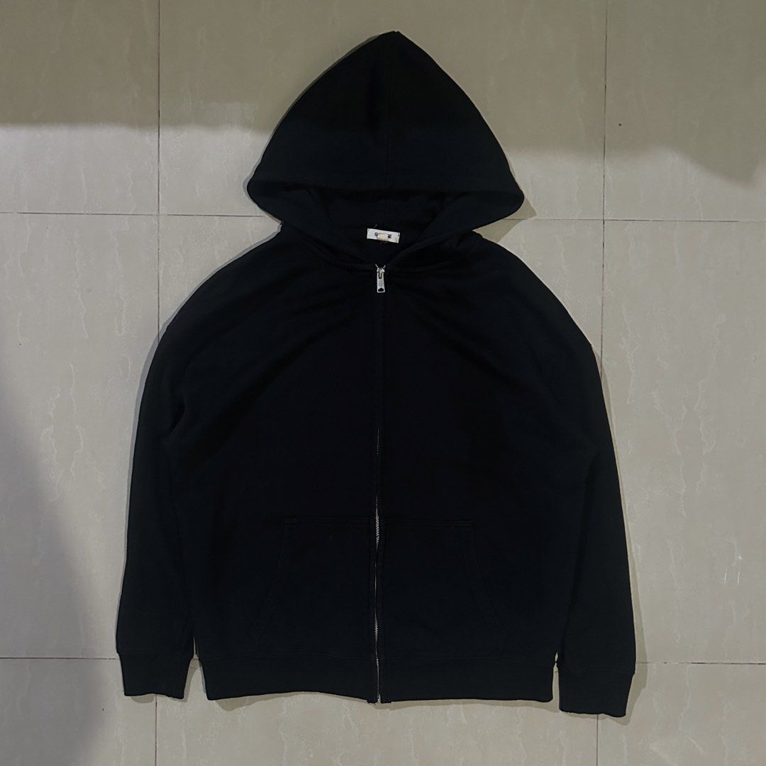 Garage Black Zip-Up Hoodie (Category: Coats, Jackets and Outerwear) located in San Fernando. Submitted by thrift_lang_ni_kim (Listing ID 1470263013, Image 1). Description: ⬇️ DETAILS ⬇️ Garage Black Zip-Up Hoodie DIMENSIONS (INCHES) Width:22 Length:26 Best fit: L to XL (short fit) Color rate:9/10 Condition/Issue:Good condi / minimal white dot stain Mine: ₱350 Minimum increment: ₱50 Already washed and ready to wear. 📌 Please check all photos care