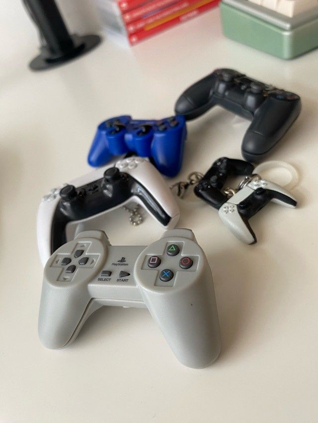 Gashapon Playstation PS1 PS2 PS3 PS4 PS5 Controller Miniatures Keychains Set (Category: Character Goods) located in Antipolo. Submitted by cobys4 (Listing ID 1470268819, Image 2). Description: In mint condition From Japan Payment thru GCASH/Maribank Will ship via Lalamove/JNT.