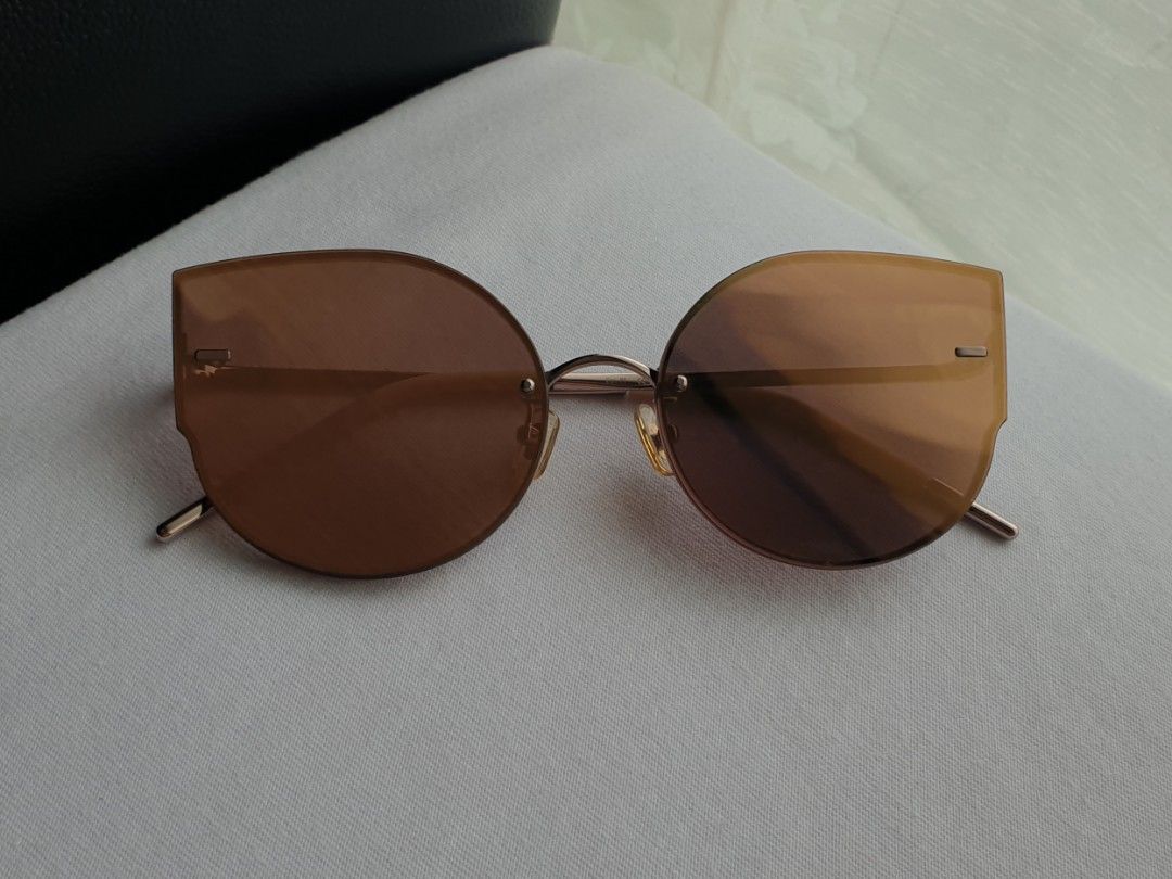 Gentle Monster Ami Adam Sunglasses (Category: Sunglasses & Eyewear) located in Quezon City. Submitted by WasalakTwo (Listing ID 1470220367, Image 2). Description: Bought in Korea Authentic Goodcondition Still presentable Open for delivery nationwide.