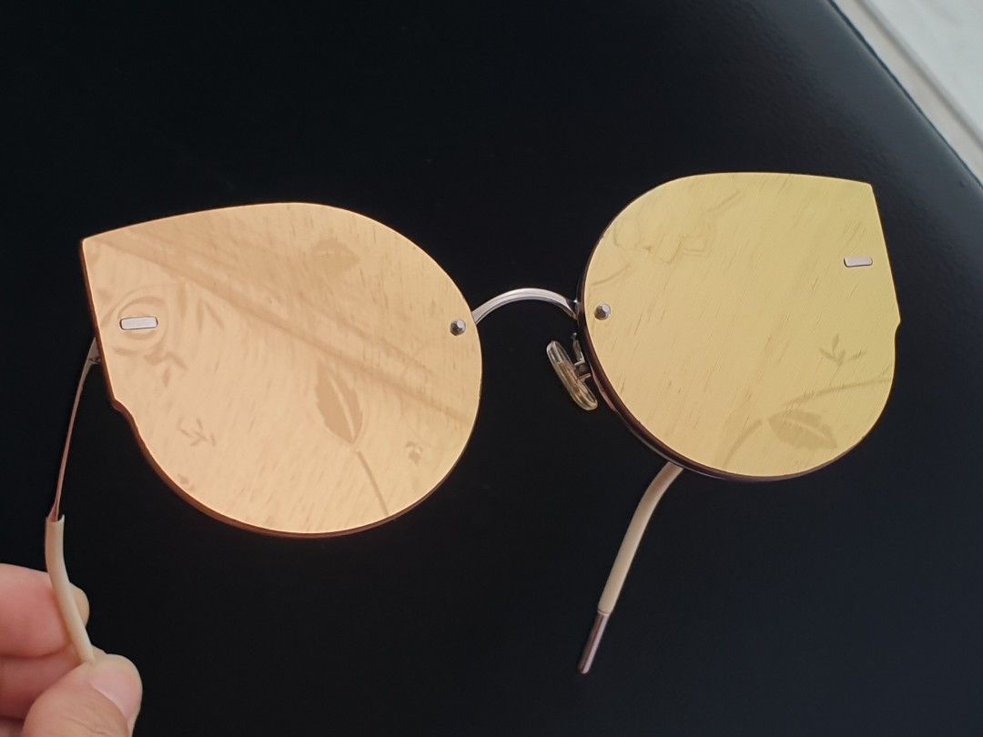 Gentle Monster Ami Adam Sunglasses (Category: Sunglasses & Eyewear) located in Quezon City. Submitted by WasalakTwo (Listing ID 1470220367, Image 3). Description: Bought in Korea Authentic Goodcondition Still presentable Open for delivery nationwide.