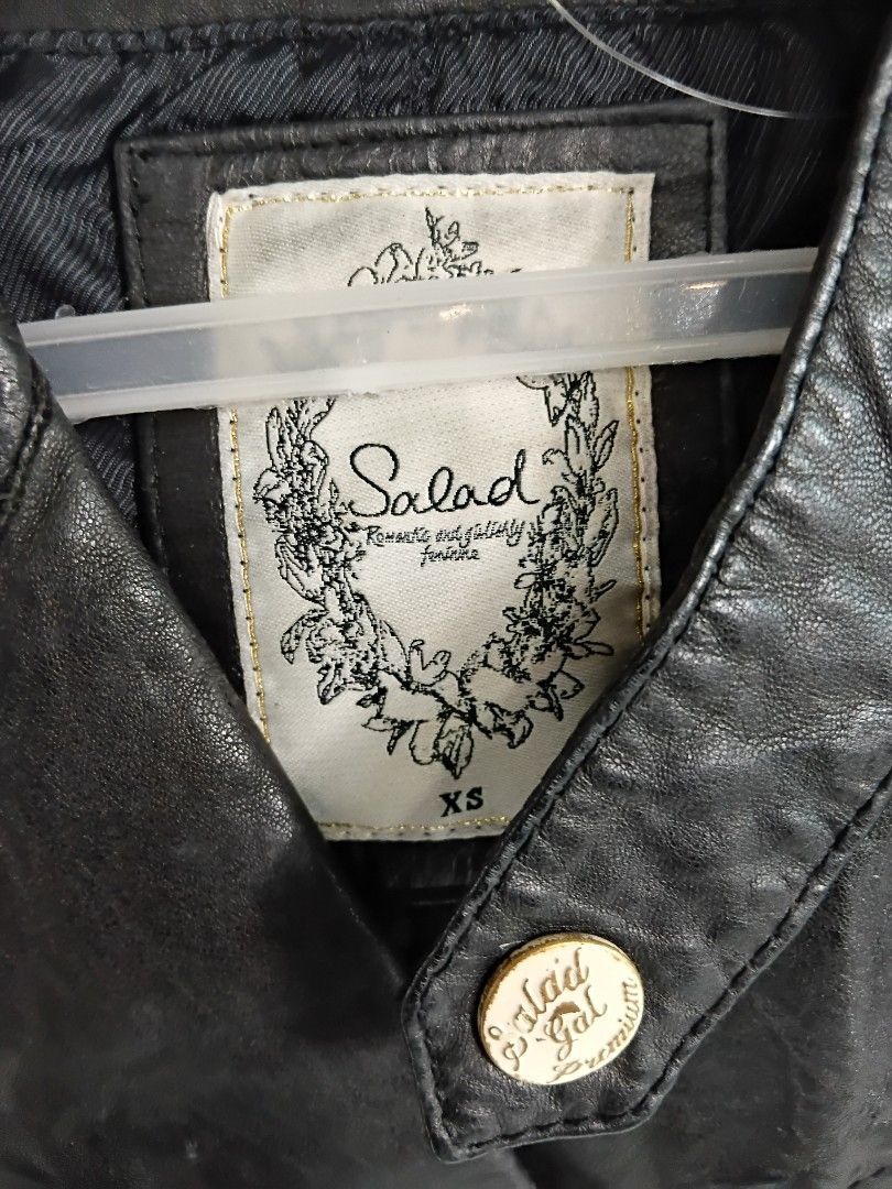 Genuine Leather (Category: Coats, Jackets and Outerwear) located in Subic. Submitted by AnythingBrandedby_May (Listing ID 1470227530, Image 3). Description: 16X19 Genuine Leather.