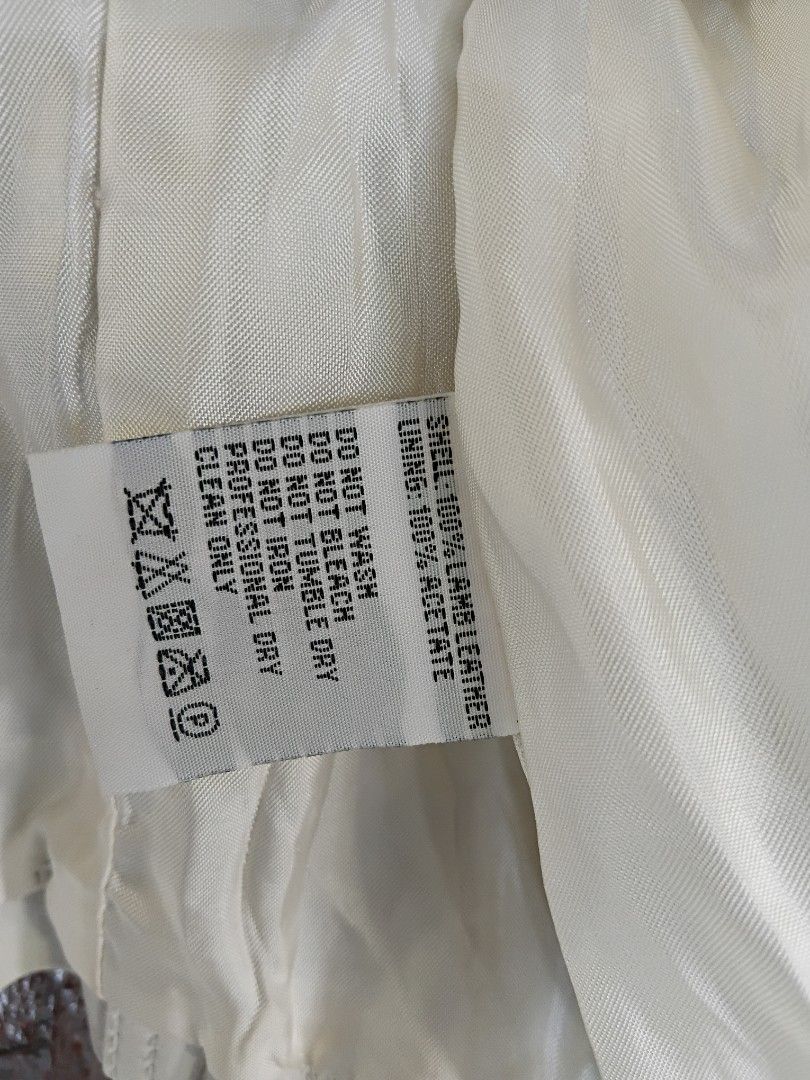 Genuine Leather (Category: Coats, Jackets and Outerwear) located in Subic. Submitted by AnythingBrandedby_May (Listing ID 1470232789, Image 3). Description: 18X21 Genuine Leather.