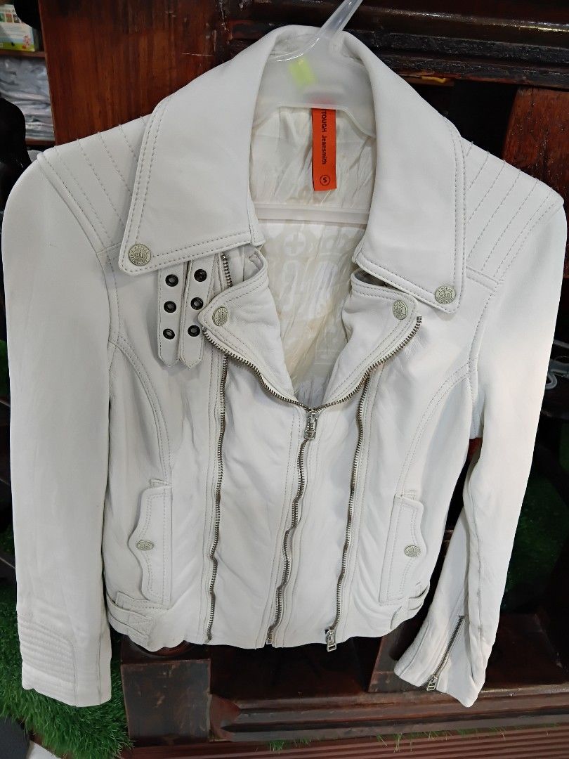 Genuine Leather (Category: Coats, Jackets and Outerwear) located in Subic. Submitted by AnythingBrandedby_May (Listing ID 1470232789, Image 1). Description: 18X21 Genuine Leather.