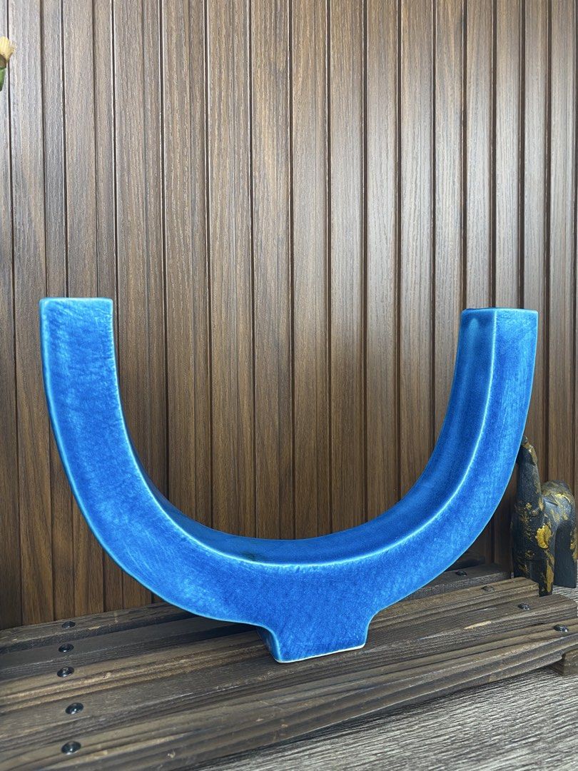 Geometric Arch Vase (Category: Vases & Decorative Bowls) located in Pasay City. Submitted by thepickypicker (Listing ID 1470177826, Image 3). Description: Geometric Arch P980 Size: 7 1/2 tall, 11" long.