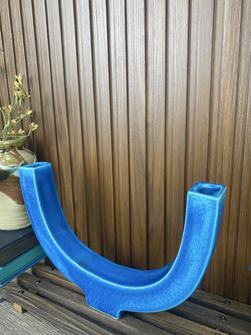 Geometric Arch Vase (Category: Vases & Decorative Bowls) located in Pasay City. Submitted by thepickypicker (Listing ID 1470177826, Image 2). Description: Geometric Arch P980 Size: 7 1/2 tall, 11" long.