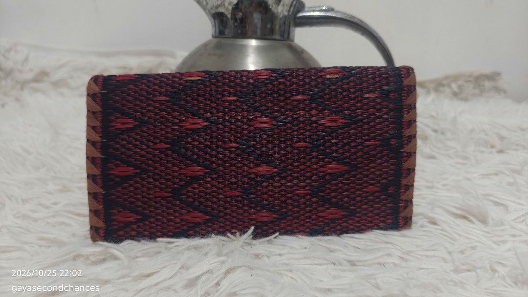 GEOMETRIC PATTERN WOVEN STRAW CHECK WALLET (Category: Wallets & Card holders) located in Kalibo. Submitted by secondchances.thriftsh8p (Listing ID 1470312344, Image 2). Description: - Red and black woven straw clutch with a stylish geometric diamond pattern - Durable brown fabric trim along the edges - Secure flap top closure with an inner zipped compartment - Compact and handy size for cards and cash - Traditional handicraft style, perfect for c