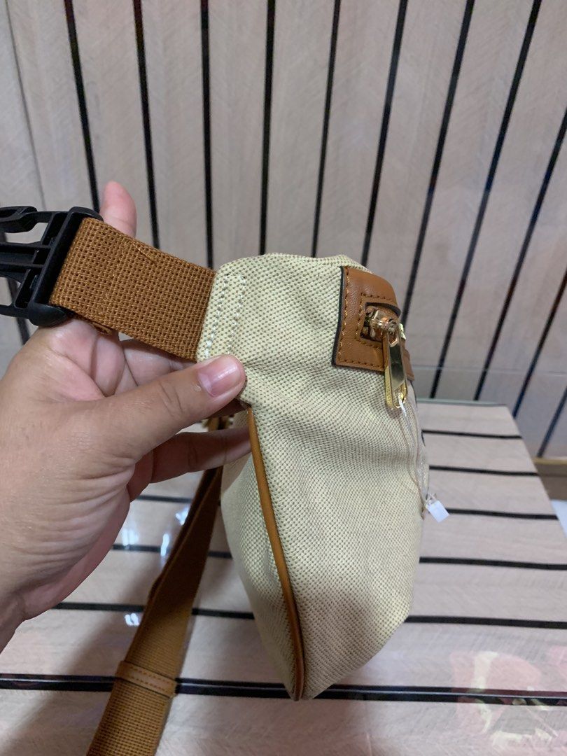 GG Canvas Waist Bag (Category: Cross-body Bags) located in San Fernando. Submitted by preluxuria_online_shop (Listing ID 1470274117, Image 3). Description: .