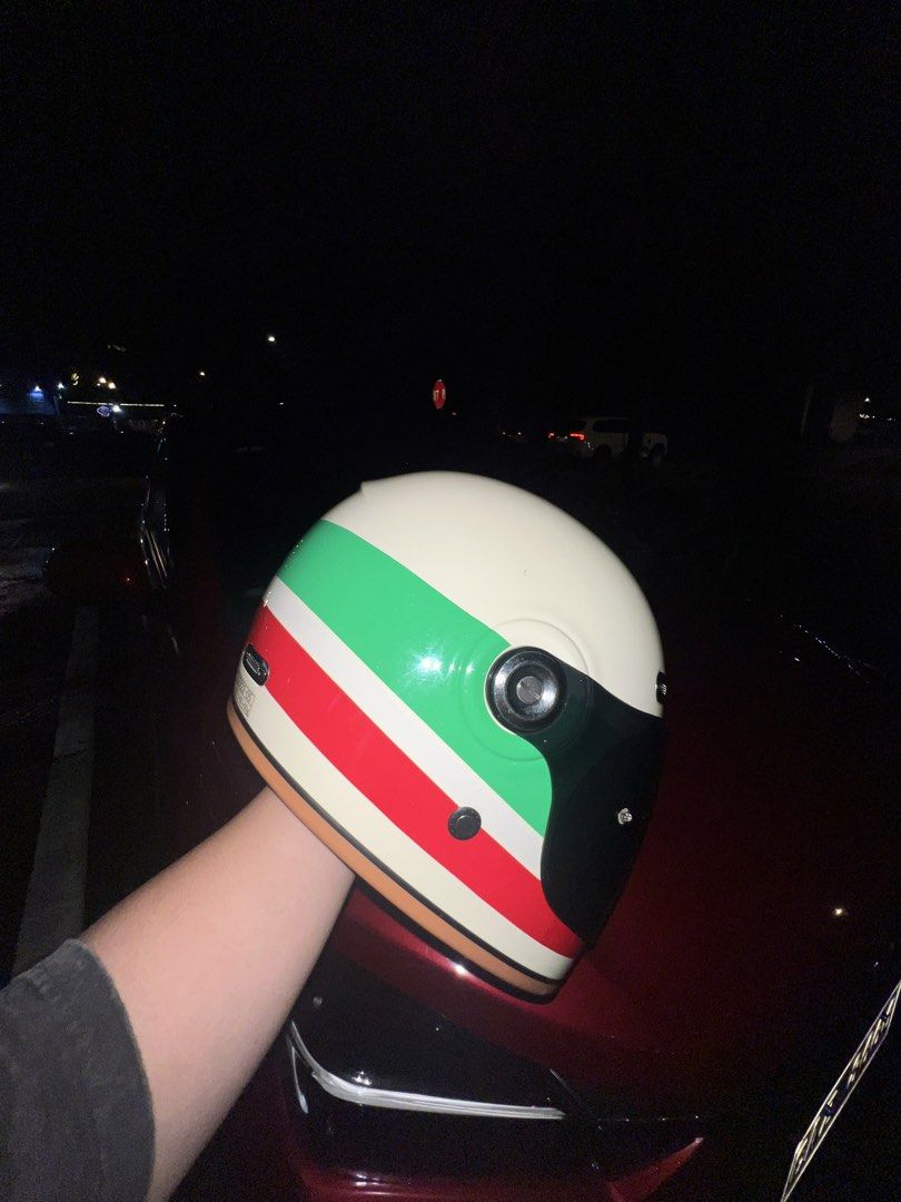 Gille Atavistic Classic Full Face Helmet (Category: Other Motorcycles Parts and Accessories) located in Subic. Submitted by litkultureph (Listing ID 1470321952, Image 2). Description: GILLE ATAVISTIC CLASSIC HELMET Kaka deep clean lang so mabango to promise! color: Cream with red and green stripe. Comes with: clear lens and drawstring bag/cover. Size Large (59-60 cm) RFS: Maluwag sa akin 🥲 papalit lang ako ng Size Medium Buyer will shoulder ship