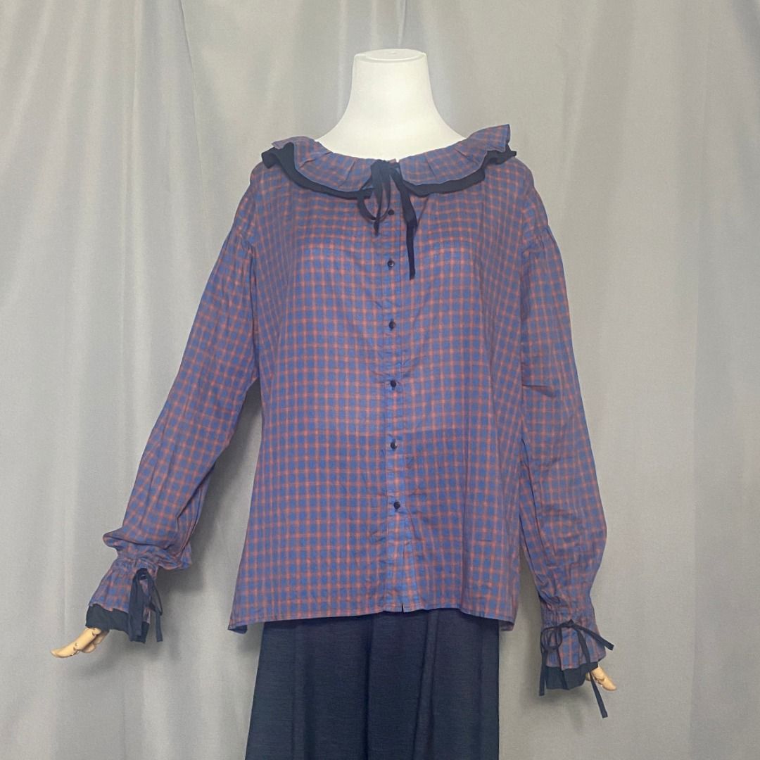 Gingham Malle longsleeves oversize top (Category: Longsleeves) located in Las Pinas. Submitted by ipickyou (Listing ID 1470278422, Image 1). Description: Unwashed Condition: 10/10 𝗠𝗲𝗮𝘀𝘂𝗿𝗲𝗺𝗲𝗻𝘁𝘀 𝘄𝗵𝗲𝗻 𝗹𝗮𝗶𝗱 𝗳𝗹𝗮𝘁: -Free Size -Armpit to armpit: 23” -Length: 25 1/2” .