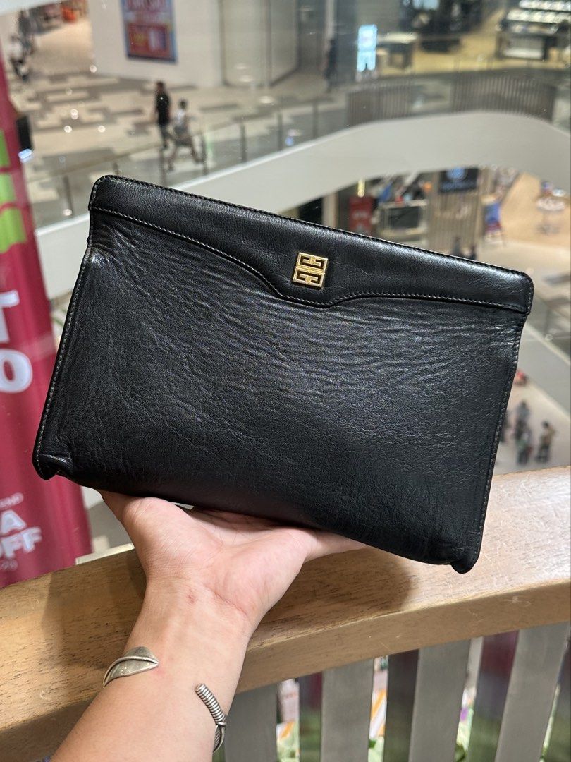 GIVENCHY 4G premium Cowhide Clutch. (Category: Belt bags, Clutches and Pouches) located in Cagayan de Oro. Submitted by kjcartier26 (Listing ID 1470298191, Image 2). Description: AUTHENTIC.. 🇯🇵🇯🇵🇯🇵 - 22k in peso. - Vintage piece - In good condition. - Clean insideOutside. - Good corners, Zipper, Interior..