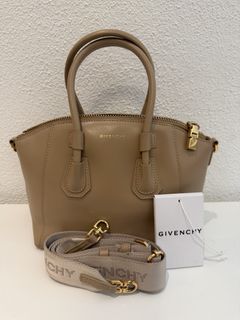 (Category: ) located in . Submitted by closetofashopaholic (Listing ID 1470243393, Image 1). Description: .