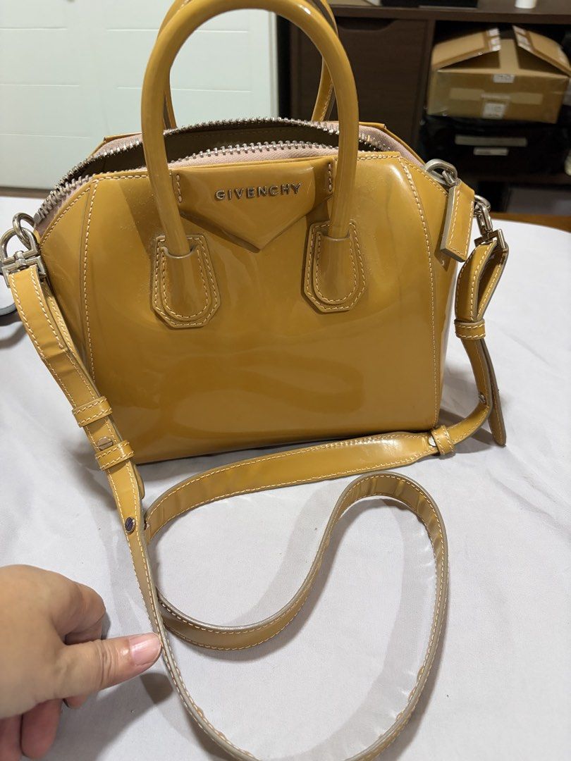 Givenchy Antigona Mini Patent leather (Category: Luxury Bags & Wallets) located in Makati City. Submitted by rnathaliem (Listing ID 1470218097, Image 3). Description: Givenchy Antigona Mini Bag in a glossy yellow or butter patent leather finish. Best worn as cross body bag Perfect for everyday Pls note on light stain in front.