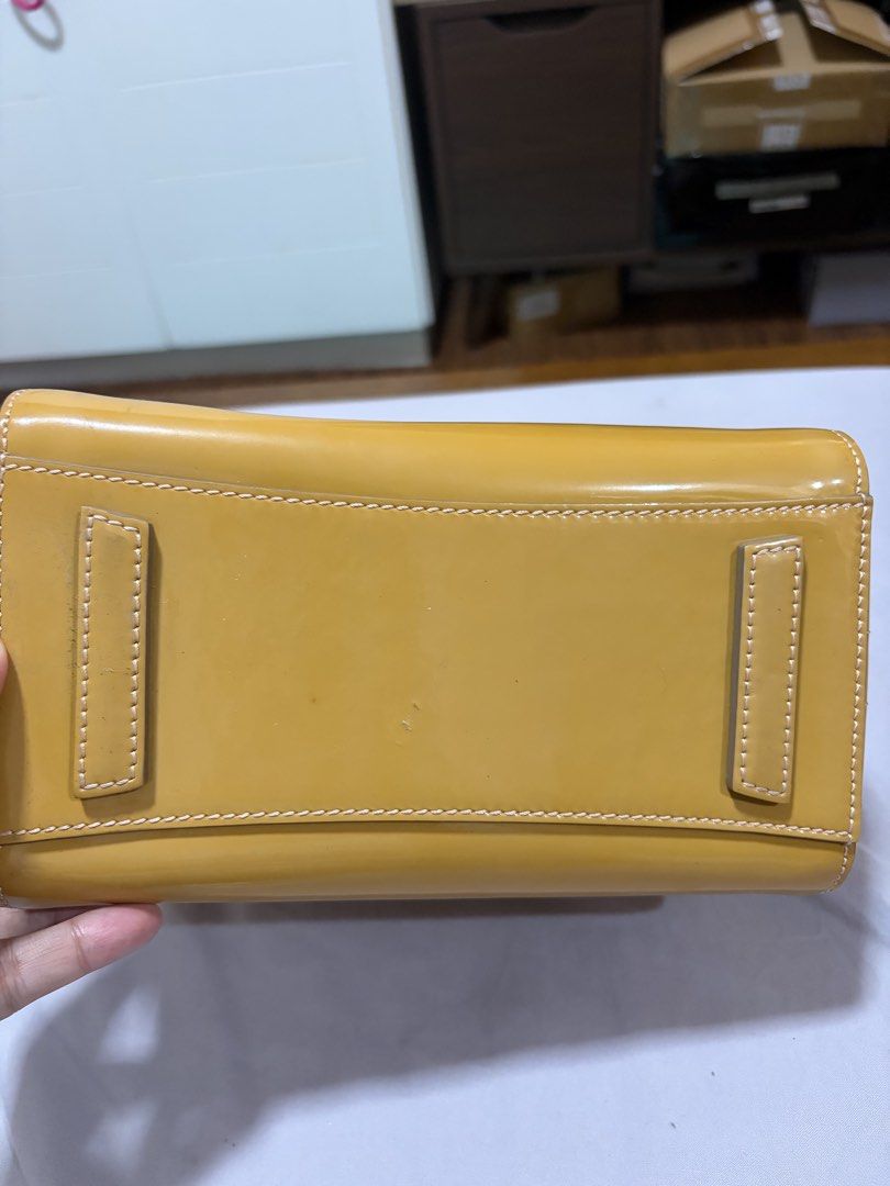 Givenchy Antigona Mini Patent leather (Category: Luxury Bags & Wallets) located in Makati City. Submitted by rnathaliem (Listing ID 1470218097, Image 2). Description: Givenchy Antigona Mini Bag in a glossy yellow or butter patent leather finish. Best worn as cross body bag Perfect for everyday Pls note on light stain in front.
