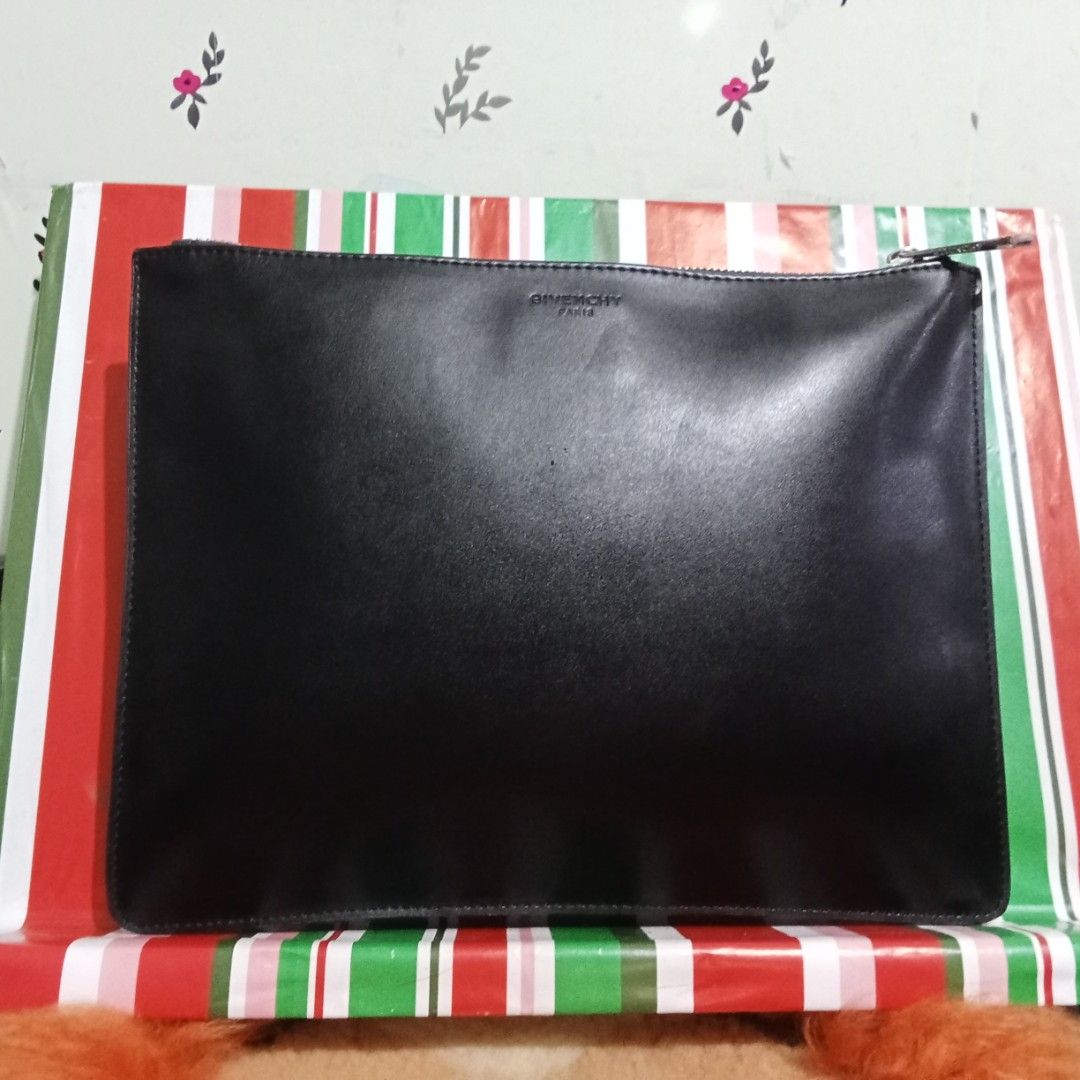 GIVENCHY BLACK LEATHER BAMBI FLAT POUCH / CLUTCH BAG (Category: Luxury Bags & Wallets) located in Hinigaran. Submitted by faye_fab02 (Listing ID 1470218836, Image 2). Description: 💥GIVENCHY made in Romania with a code AB E 0165.
