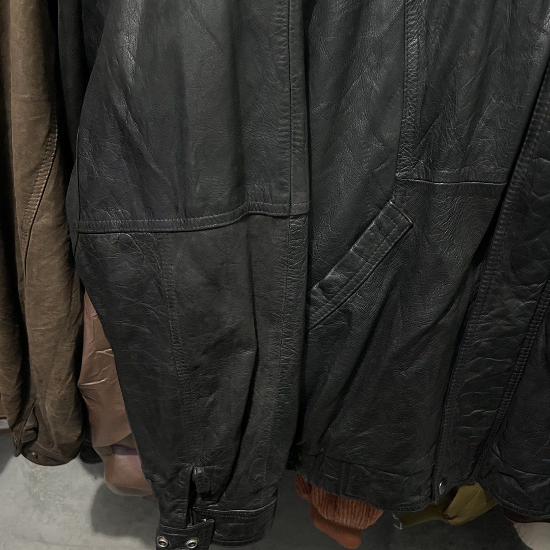Giverny genuine leather jacket (Category: Coats, Jackets and Outerwear) located in Baguio. Submitted by itsvintageclothing (Listing ID 1470295294, Image 3). Description: Length 27 Pit to pit 25 Isssue seen on pics.