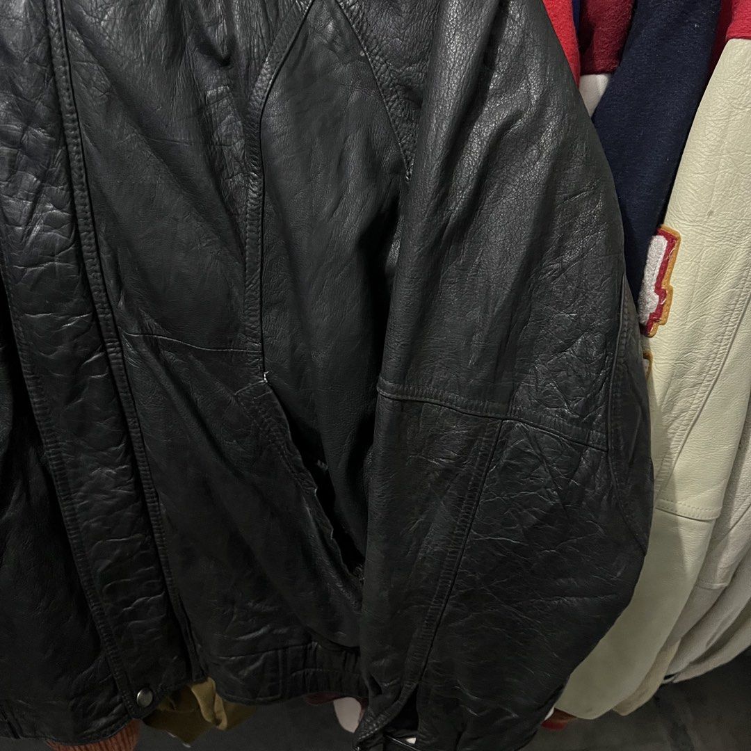 Giverny genuine leather jacket (Category: Coats, Jackets and Outerwear) located in Baguio. Submitted by itsvintageclothing (Listing ID 1470295294, Image 2). Description: Length 27 Pit to pit 25 Isssue seen on pics.