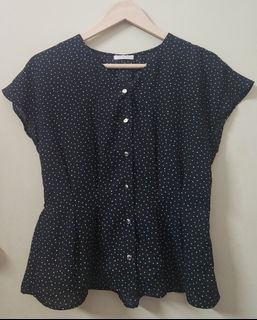 (Category: ) located in . Submitted by rvsl.closet (Listing ID 1470238710, Image 1). Description: .