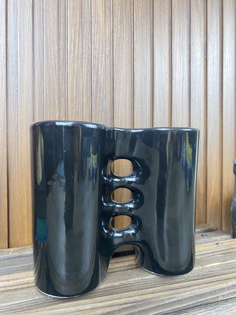 Glossy Binocular Vase (Category: Vases & Decorative Bowls) located in Pasay City. Submitted by thepickypicker (Listing ID 1470176619, Image 2). Description: Glossy Binocular P680 Size: 5 1/2 tall, 6 3/8 wide.