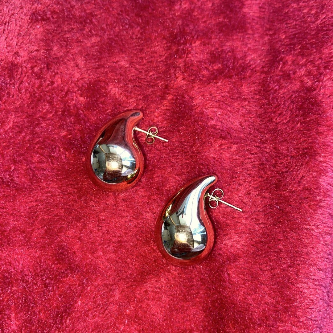 Gold chunky teardrop earrings water drop design (Category: Earrings) located in Baguio. Submitted by from.deana (Listing ID 1470166454, Image 2). Description: - Elegant gold plated teardrop earrings with a smooth, glossy finish - Water drop design that sits comfortably on the earlobe - Bold look without the heavy weight - Versatile: perfect for everyday wear or dressing up an outfit - Secure post back closure with butterfly backs included.