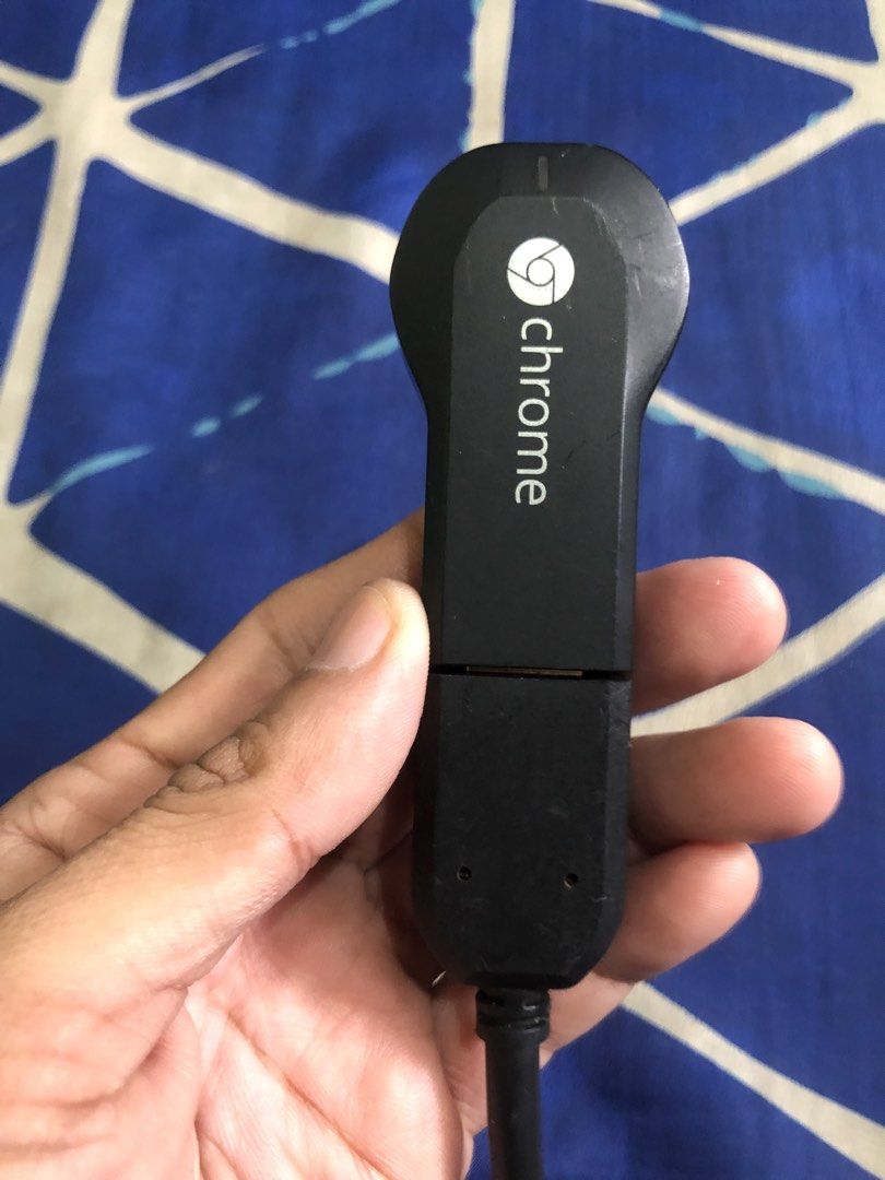 Google Chromecast 1st gen (Category: Media Streamers & Hubs) located in Quezon City. Submitted by markgolveo (Listing ID 1470203786, Image 3). Description: Google Chromecast 1st gen.