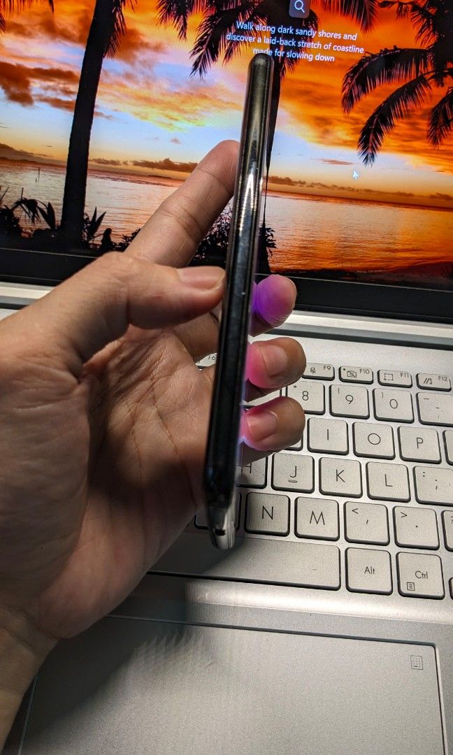 Google Pixel 3 Just Black (Category: Google Pixel) located in Taguig. Submitted by secondsight_pixels (Listing ID 1470320616, Image 3). Description: Google Pixel 3 Just Black – 64GB • US Variant • Factory Unlocked – Any SIM • 5.5” OLED Display • Snapdragon 845 Processor • 12.2MP Rear Camera • 8MP Dual Front Cameras • Fingerprint Sensor • Wireless Charging • IP68 Water and Dust Resistance Condition: Dents on the frame and a crack on the rear camer