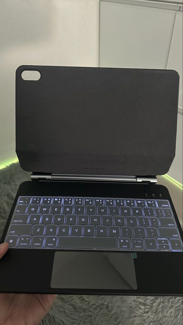 GOOJODOQ Magic Keyboard for Ipad 10th Gen (Category: Other Mobile & Gadget Accessories) located in Batangas. Submitted by abramirez (Listing ID 1470309254, Image 1). Description: RFS: Rarely used and no time to use. Good as new with box..
