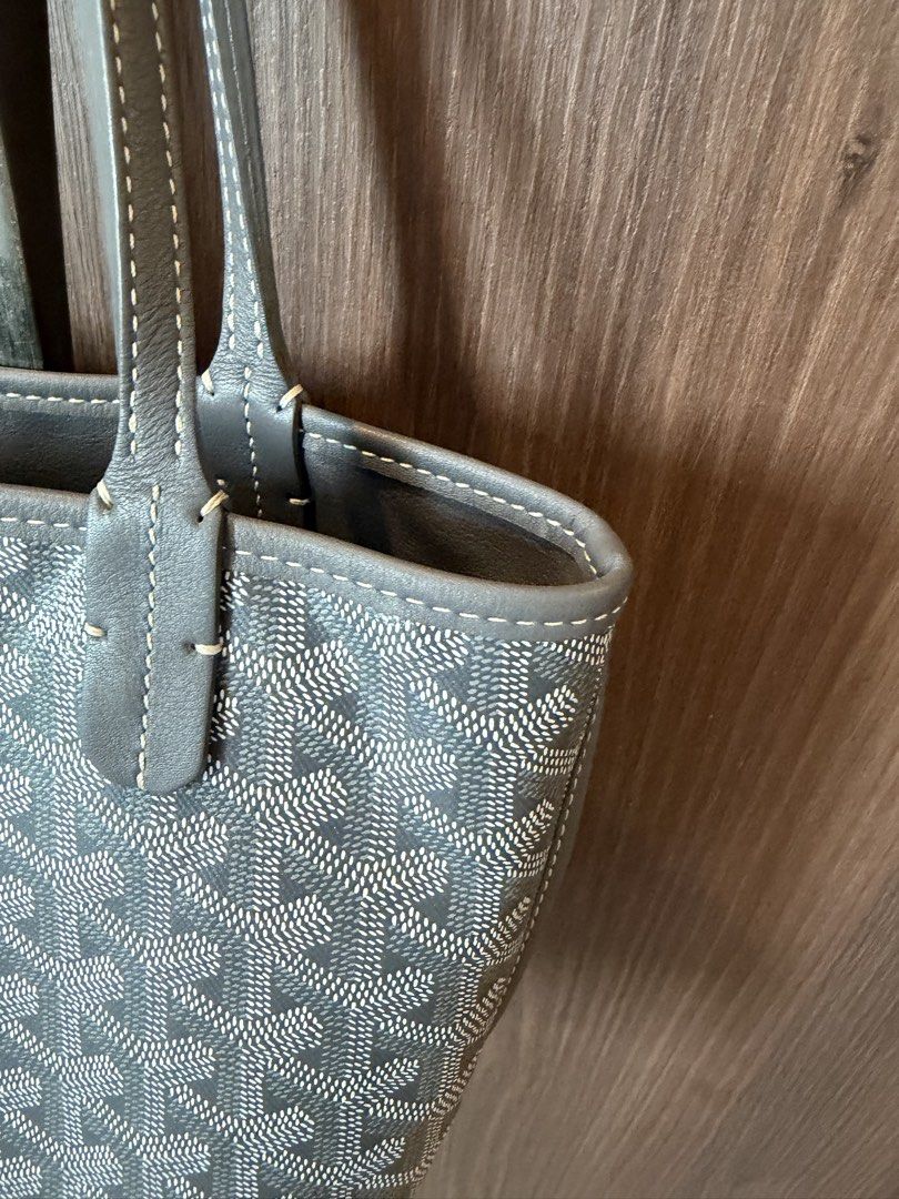 Goyard mini anjou (Category: Shoulder Bags) located in Pasig City. Submitted by 2etal (Listing ID 1470210332, Image 3). Description: With dustbag and paperbag.
