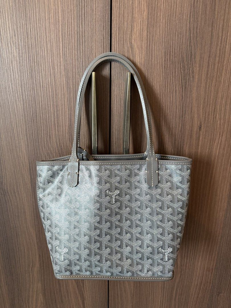 Goyard mini anjou (Category: Shoulder Bags) located in Pasig City. Submitted by 2etal (Listing ID 1470210332, Image 1). Description: With dustbag and paperbag.