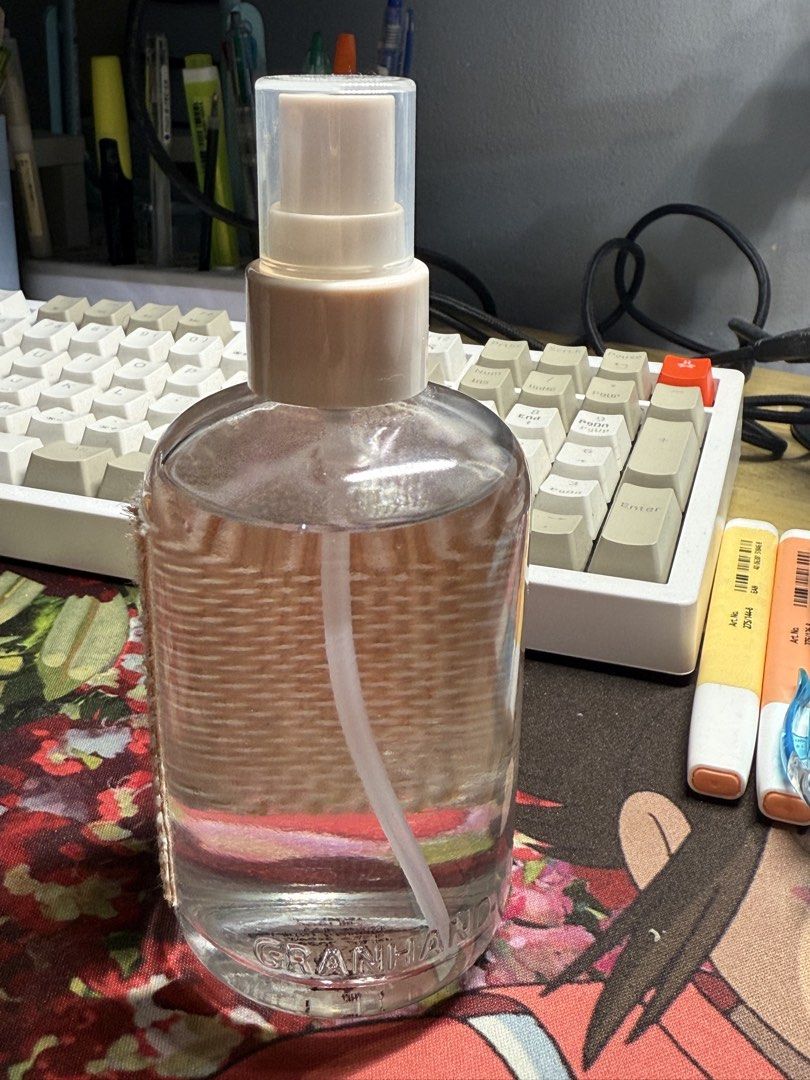 Granhand Nube Multi Perfume Seoul (Category: Fragrance & Deodorants) located in Marikina City. Submitted by kcaps.declutter (Listing ID 1470175649, Image 3). Description: - Brand: Granhand - Scent: Nube - Volume: Around 94% remaining - Packaging: Glass bottle with signature burlap label and pump dispenser - Uses: Ideal for daily wear or room freshening - Bought it on Seoul .