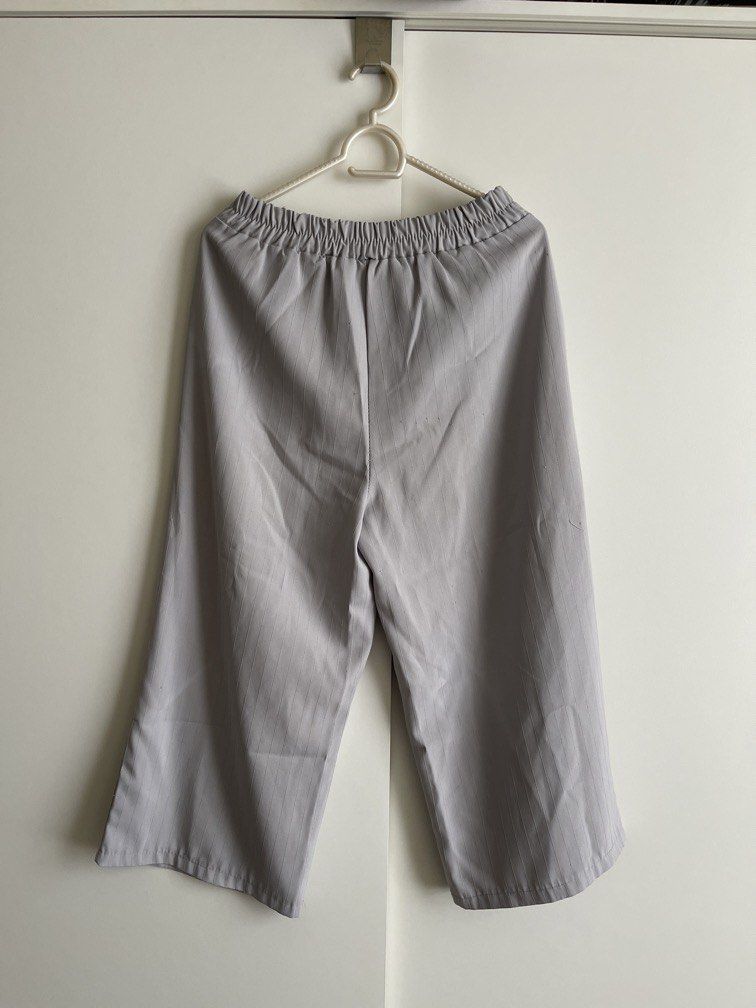 Gray Cullote Pants (Category: Other Bottoms) located in Makati City. Submitted by eatedthemoon (Listing ID 1470175843, Image 2). Description: • can fit M-L • v stretchy waistband • this used to be one of my favorite pieces, but is now too loose on me 🥲 rfs: decluttering; no longer my size .