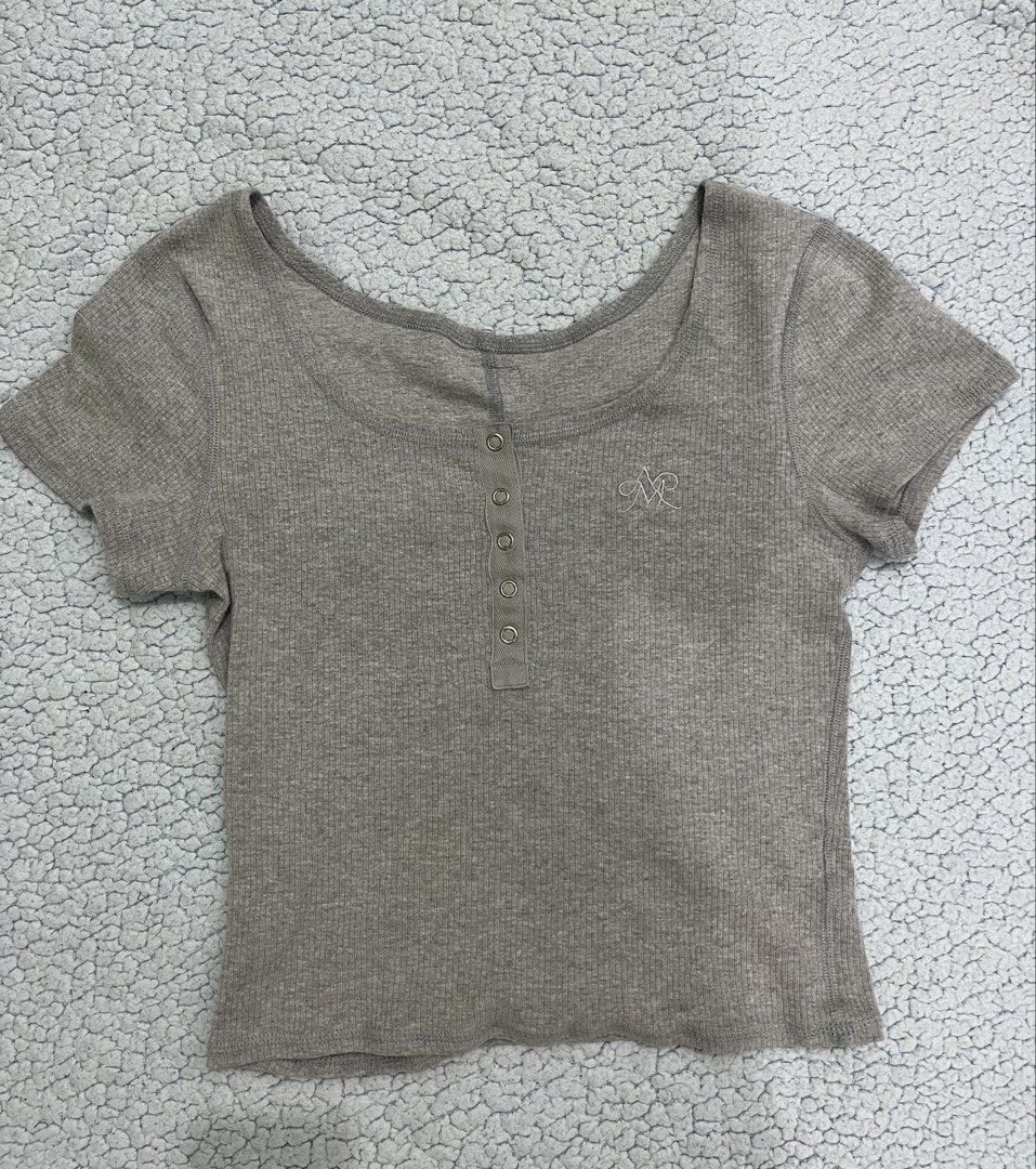 Gray fitted tank top (Category: Shirts) located in Manila. Submitted by leola_ (Listing ID 1470248444, Image 1). Description: .